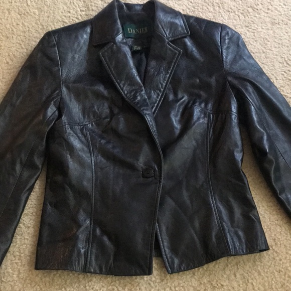 Danier leather jacket, classic black - Picture 3 of 10